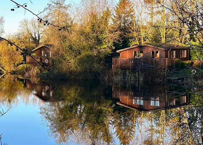 \'Little Grebe\' - Secluded Rustic Lodge - Fishermans Delight.