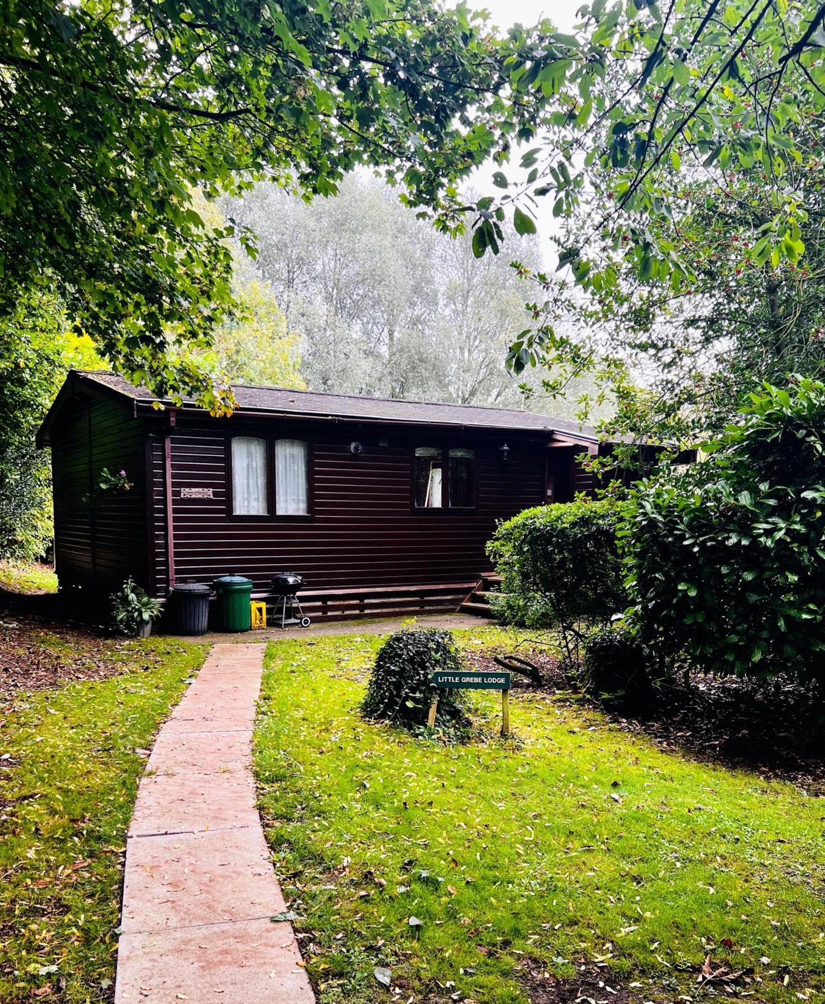 Chalet 'little Grebe' - Secluded Rustic - Fishermans Delight.