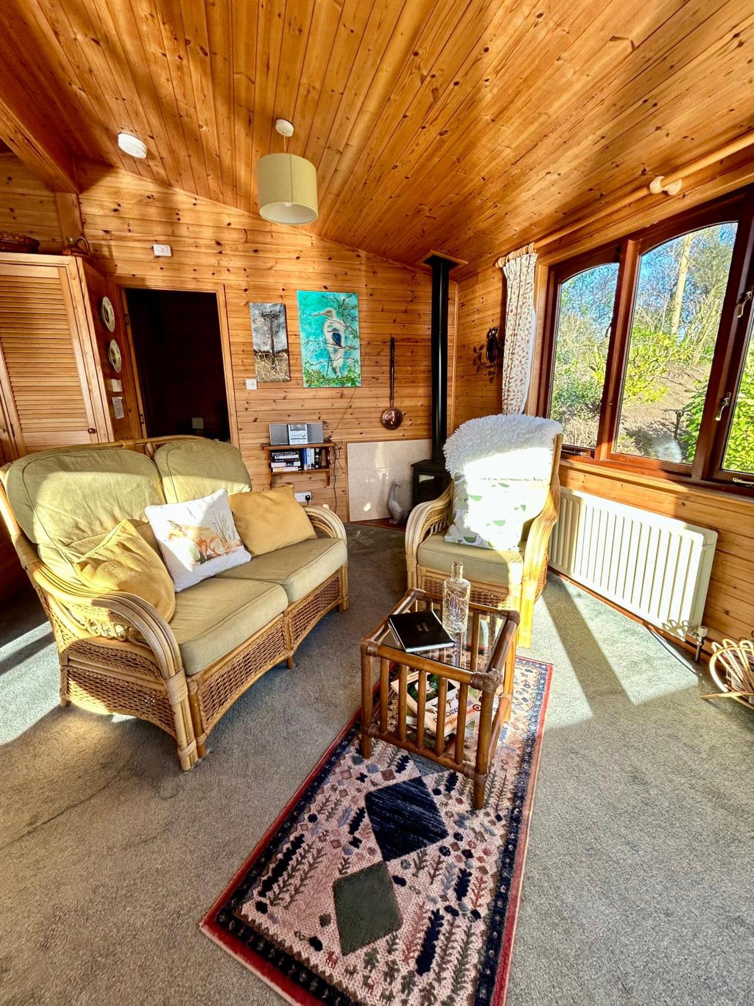 'little Grebe' - Secluded Rustic - Fishermans Delight. Chalet *