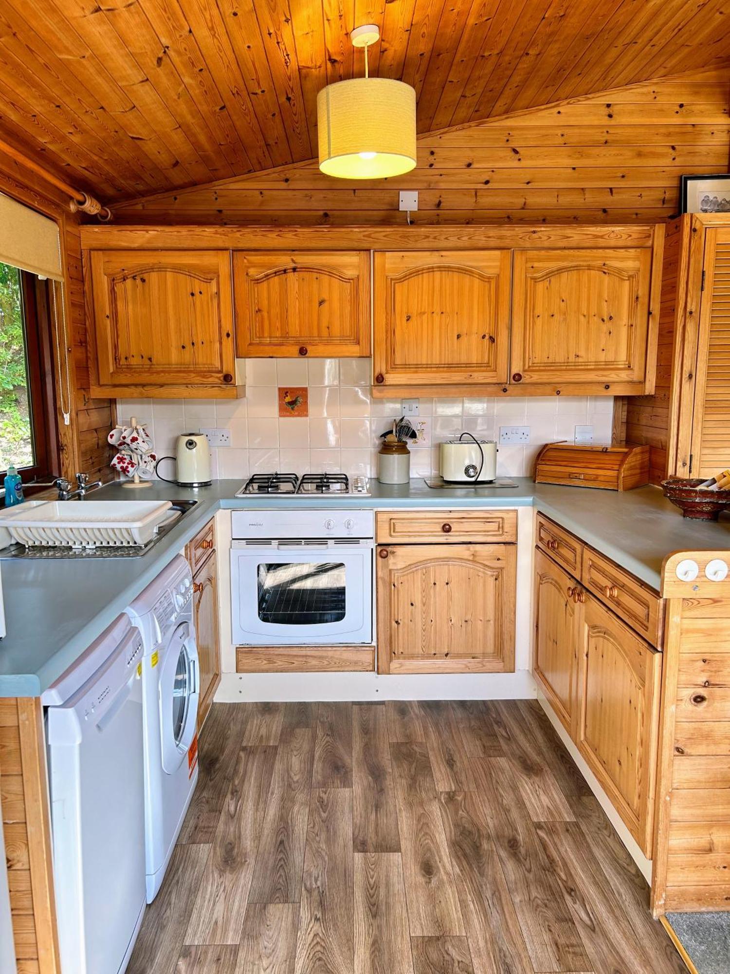'little Grebe' - Secluded Rustic - Fishermans Delight. Chalet *