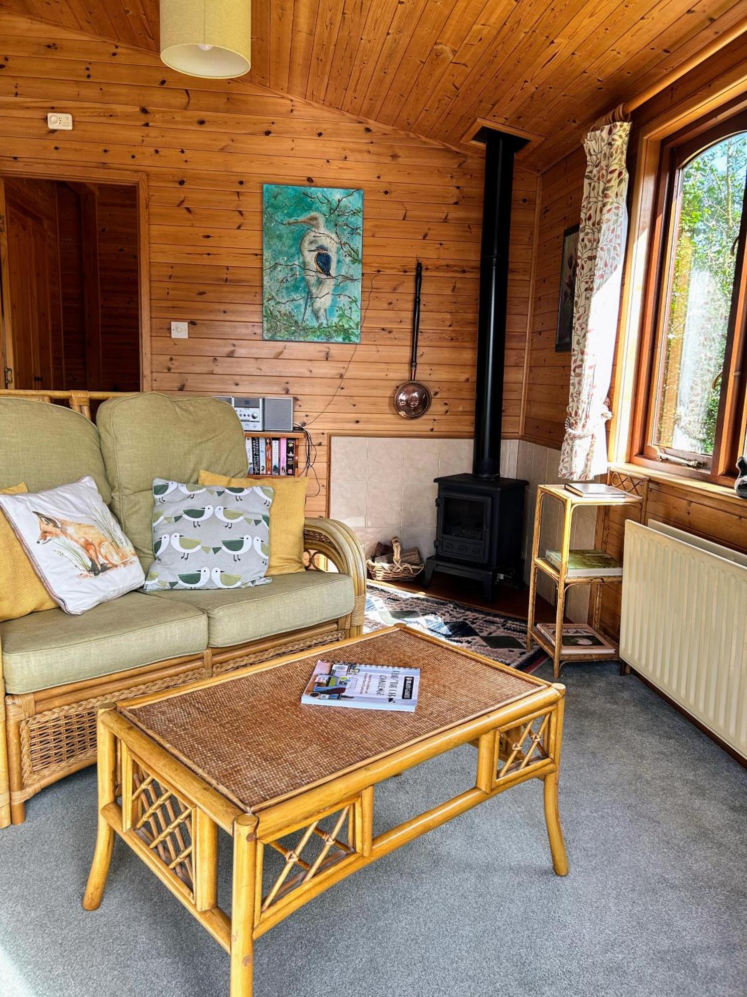 Chalet 'little Grebe' - Secluded Rustic - Fishermans Delight.